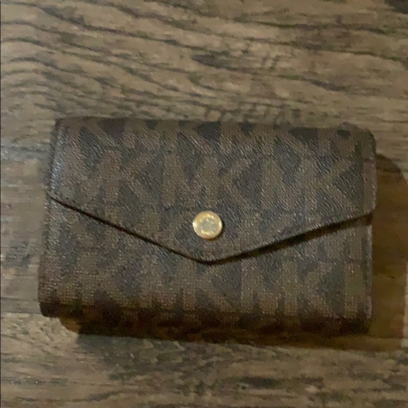 Michael Kors wallet and crossbody bag in one - Picture 9 of 11